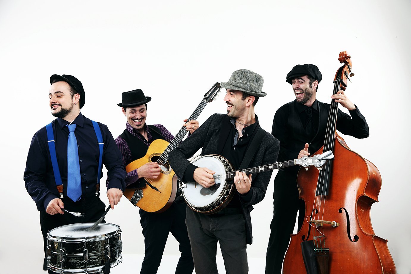 “Far finta di essere sani”, in memoria di Giorgio Gaber. La musica da ripostiglio con Andrea Mirò ed Enrico Ballardini