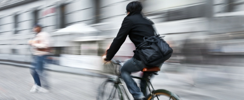 E fu cosi che il ciclista investì il pedone