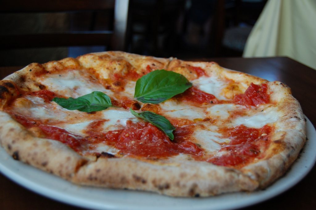 Questa immagine ha l'attributo alt vuoto; il nome del file è pizza-1024x681.jpg