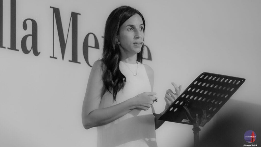 A Sarzana un lunghissimo applauso per la giornalista e scrittrice che, partendo dall’Ucraina e dalla Cisgiordania, ha raccontato come stanno cambiando la guerra e il nostro modo di guardarla.